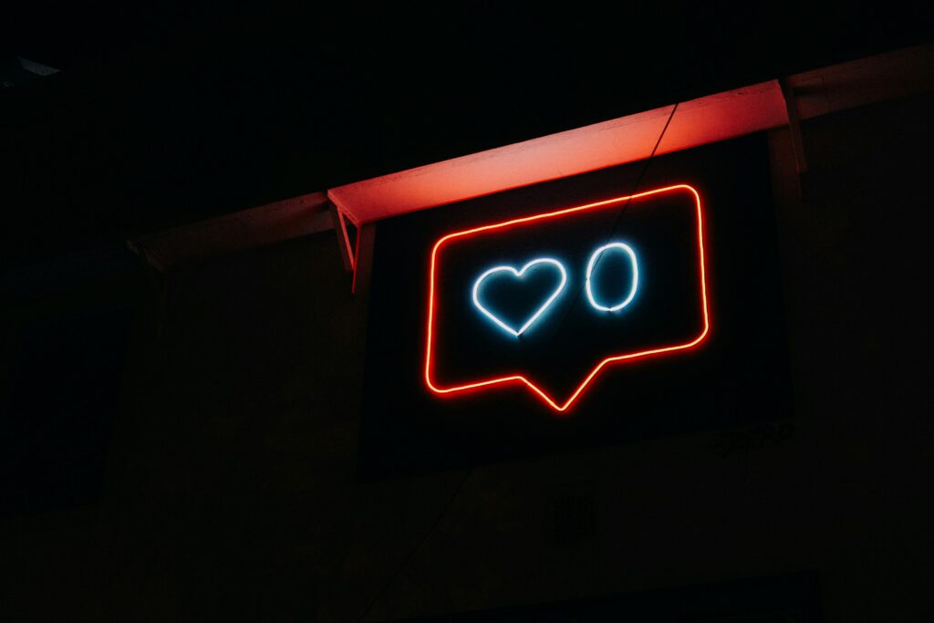 Est-ce qu'il faut avoir un site internet et des réseaux sociaux